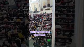 Moment Misa di Gereja Katedral Kristus Raja Sintang Romo memberkati anak anak katolikukeren [upl. by Muller]