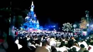 Stromae Flashmob a Disneyland Resort paris sur Снятый на телефон [upl. by Carine798]