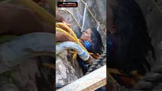 பூப்பறிக்கச் சென்று கிணற்றின் உள்ளே விழுந்த அம்மா 😰😰😰😰 Rescue people 🥹🥹🥹🥹 [upl. by Ogir]