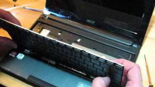 Upgrade Aspire One 522 Disk and Memory  HowTo Access [upl. by Aneeg]