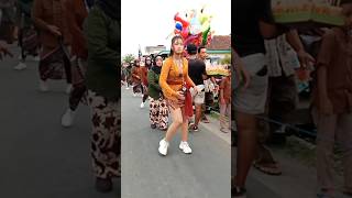 Salam Kerong Joget Karnaval Kebayak Kuning dancerkarnaval jogetkarnaval dancercantik [upl. by Kathleen383]