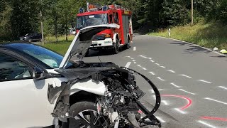 Pkw crasht Rettungswagen [upl. by Kcirtapnhoj]