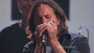 Roger Waters amp Eddie Vedder quotComfortably Numbquot Live at quot121212quot The Concert for Sandy Relief HD [upl. by Bittner539]