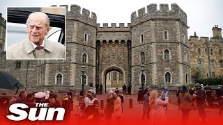 Prince Philip death Mourners in the UK lay flowers at Buckingham Palace Windsor Castle [upl. by Ahsined]