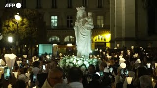 Parigi la statua della Vergine con Bambino torna a NotreDame [upl. by Aisyram]