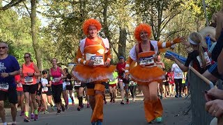 Amsterdam Marathon 2017 met leuke beelden van het Vondelpark [upl. by Kcirrej406]