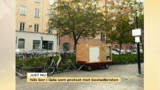 Nils bor i en låda i protest mot bostadsbristen  Nyhetsmorgon TV4 [upl. by Yeca607]