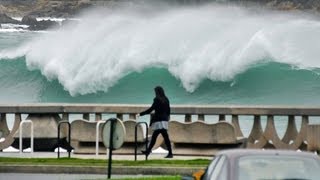 Temporal rompe Paseo Marítimo en La CoruñaTemporal galicia [upl. by Bill]