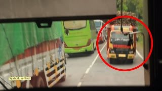 Nyaris Tabrakan  Balapan Bus Sugeng Rahayu Patas vs Gunung Harta [upl. by Norvil]