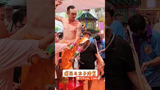 七福宫蓮花三太子降駕 god shorts chinese 乩童 乩身 跳童 viralvideo fypシ fyp chinesetemple chinesegod [upl. by Inahs148]