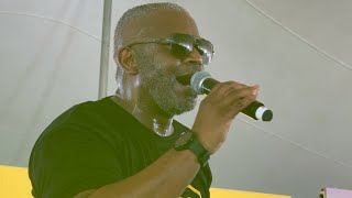 Mdu Masilela pays tribute to Mandoza performing Phunyuka BamphetheNkalakathasgelekeqeGodoba [upl. by Lorola]