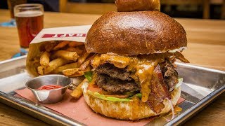 Craft Beer Market in Toronto makes burgers bigger than your head [upl. by Anivas]