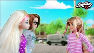 Lila sen prend aux amis de Marinette Histoire de poupées  Miraculous Ladybug dolls story [upl. by Janicki]