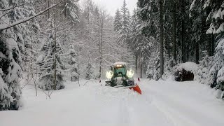 FENDT 820 vario  SONkomunalna oprema  Schneeräumung  winterdienst snowplowing  road widening [upl. by Frodina]