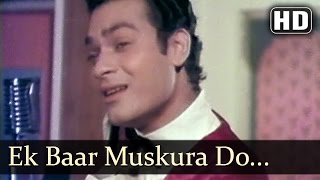 Ek Baar Muskura Do  Savere Ka Suraj Tumhare  Kishore Kumar [upl. by Ecinerev]