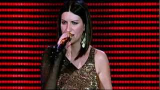 Laura Pausini  Amores Extraños live HD1080p [upl. by Aicala]