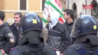 Ilva lesasperazione degli operai di Genova 29112012 a Montecitorio [upl. by Starlin]