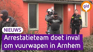 Arrestatieteam valt huizen in Arnhem binnen in zoektocht naar vuurwapen [upl. by Madai]