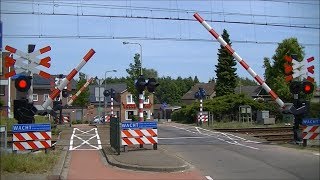 Spoorwegovergang Schinnen  Dutch railroad crossing [upl. by Abrahan]