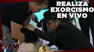 Exorcismo en pleno programa deja a todos con la boca abierta  Es Show [upl. by Haral]