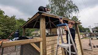 Kippenhok Hooiberg Bouwpakket kap in elkaar zetten [upl. by Sibel248]