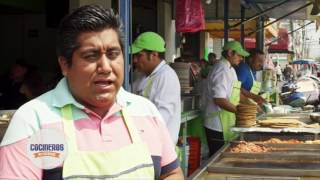 Se te hará agua la boca con estos huaraches gigantes  Cocineros mexicanos [upl. by Aiekan491]