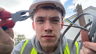 Day in the Life of an Apprentice Electrician  Should you become an Apprentice in 2021 [upl. by Pengelly]