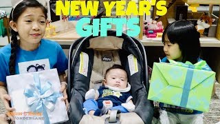 TRAVIS NEW YEARS GIFTS Kaycee amp Rachels Baby Brother [upl. by Atwahs318]