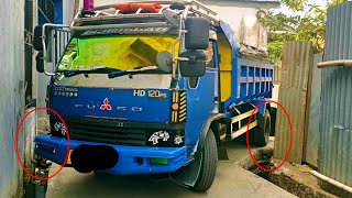 Dump Truk Fuso Colt Diesel HD 120 Ps TerJebak Dilorong Sempit Muatan Batu Gunung [upl. by Silenay]