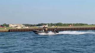 Toronto Police boat responding Code 3 [upl. by Christoforo]