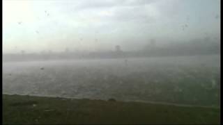 Violent orage de grêle sur une plage de Sibérie [upl. by Pruter798]