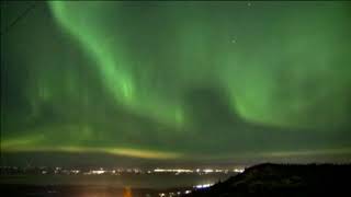 El cielo de Alaska se ilumina por las auroras boreales [upl. by Reniar]