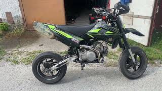 Pitbike Stomp z3 140 Stock exhaust vs aliexpres akrapovic with db killer [upl. by Ahsiniuq]