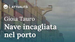 Gioia Tauro nave portacontainer urta il molo e rimane incagliata nel porto [upl. by Anidnamra]