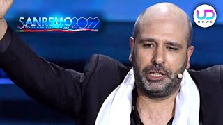 Sanremo 2022 Seconda Puntata Checco Zalone Incanta Il Pubblico [upl. by Mairhpe285]