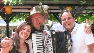 Gäste aus Brasilien in der Drosselgasse  BEIM LINDENWIRT  Gesang [upl. by Maurizia178]