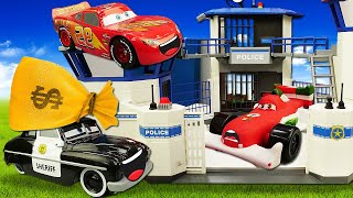 Sheriff è stregato Saetta McQueen lo salverà Giochi di polizia per bambini con le macchine Cars [upl. by Llebyram937]