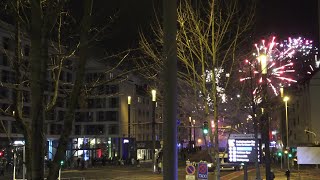 Feuerwerk zum Jahreswechsel 202324 am Bonner BerthavonSuttnerPlatz [upl. by Mercado333]