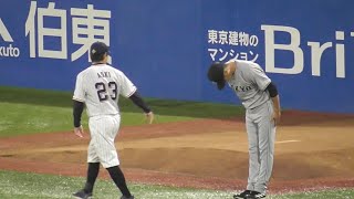 挨拶回りに走るレジェンド！巨人岡本選手と村上選手は打撃談義⁉︎青木選手は巨人選手やコーチに挨拶回り！なんかジーンとくる一幕 巨人vsヤクルト 試合前のご挨拶 [upl. by Davey825]