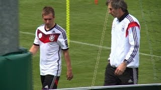 Lahm bricht Training ab  Löw gibt Entwarnung [upl. by Nosrac]