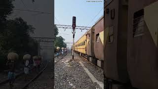 Why is there no iron grille in Vandebharat like other trainsindianrailways railway train [upl. by Shirk]