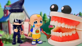 JJ was forced to clean the crocodile and teeth by the bad guys  Pretend Play with Cocomelon Toy [upl. by Nedaj]