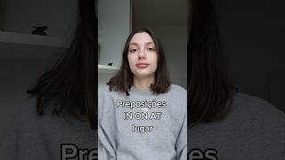 Preposições IN ON AT de lugar em inglês ✌🏻 english learnenglish prepositions [upl. by Anyaj]