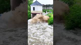 The tide in the creek was so strong that even the fishermen were panicking The tidal surge in t [upl. by Edgerton338]