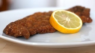 Die ProfiTricks für das perfekte Wiener Schnitzel [upl. by Omrelliug]