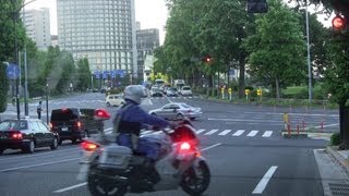 緊急走行3連発警視庁交通機動隊白バイ違反者追跡 Japanese Police motor cycle Responding [upl. by Macmullin4]