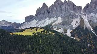 Refugio delle Odle Dolomitas Itália [upl. by Lolita]