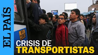 Paro de transportistas en Lima manifestantes bloquean vías y agreden a pasajeros  LR [upl. by Hanahsuar228]