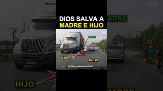 Dios Salva a Madre e Hijo Milagro en la Carretera [upl. by Dorree324]