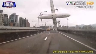 Vídeo mostra queda de avião em Taiwan [upl. by Htnicayh]